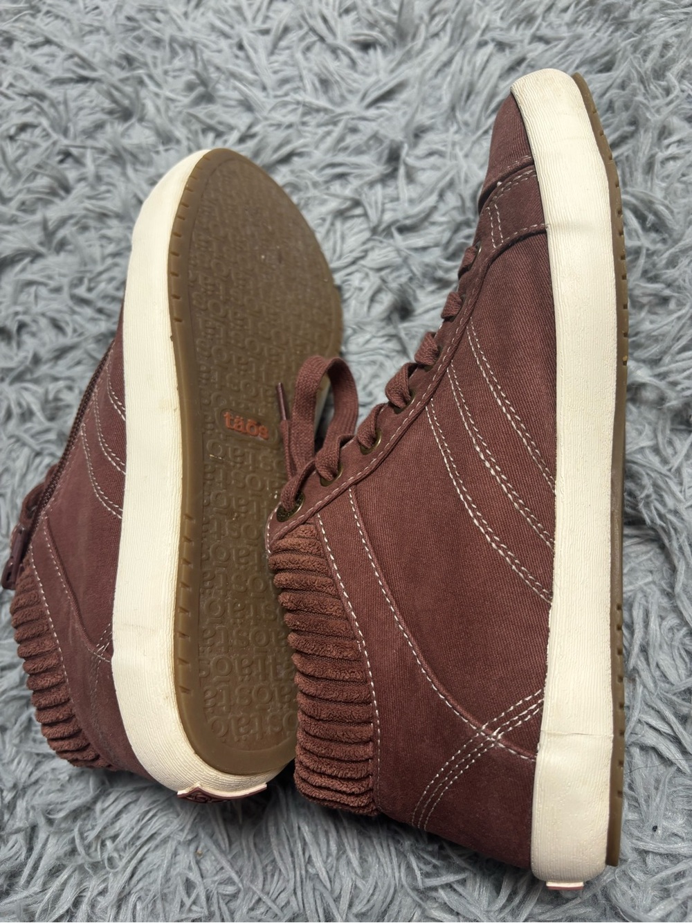 Taos Footwear Women's Startup Sneaker in the Cappuccino Distressed - Picture 5 of 15